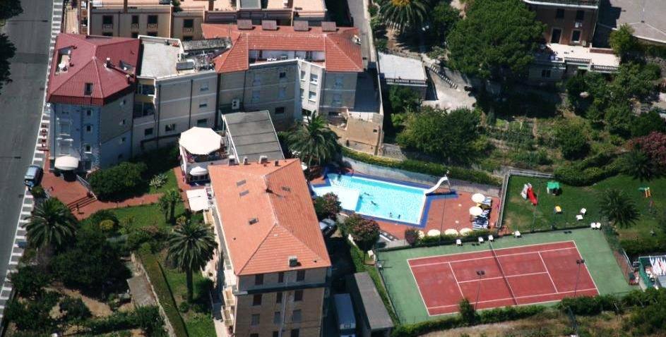 Hotel Riviera 3 Stelle Con Piscina Estiva Gratuita E Garage A Pagamento Spotorno Exterior photo